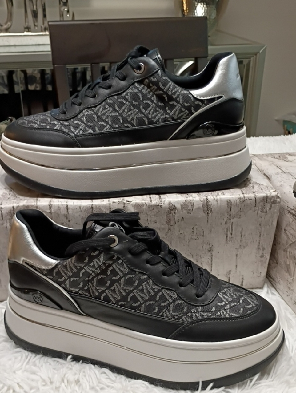 MICHAEL Michael Kors Hayes Metallic Empire Monogram Women's Sz 9.5 Sneakers $175 - Picture 3 of 9
